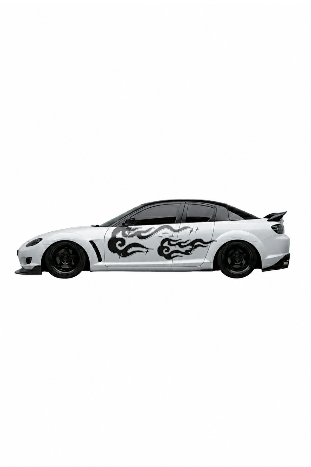 Coche con kit de vinilo Llamas Nubladas instalado en el lateral. Diseño etéreo de llamas en gris y blanco para una personalización automotriz única.