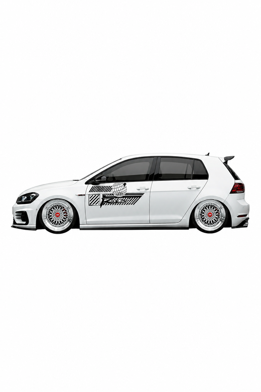 Coche con kit de vinilo Racing Style aplicado en el lateral. Diseño de librea deportiva universal con gráficos dinámicos para carreras.