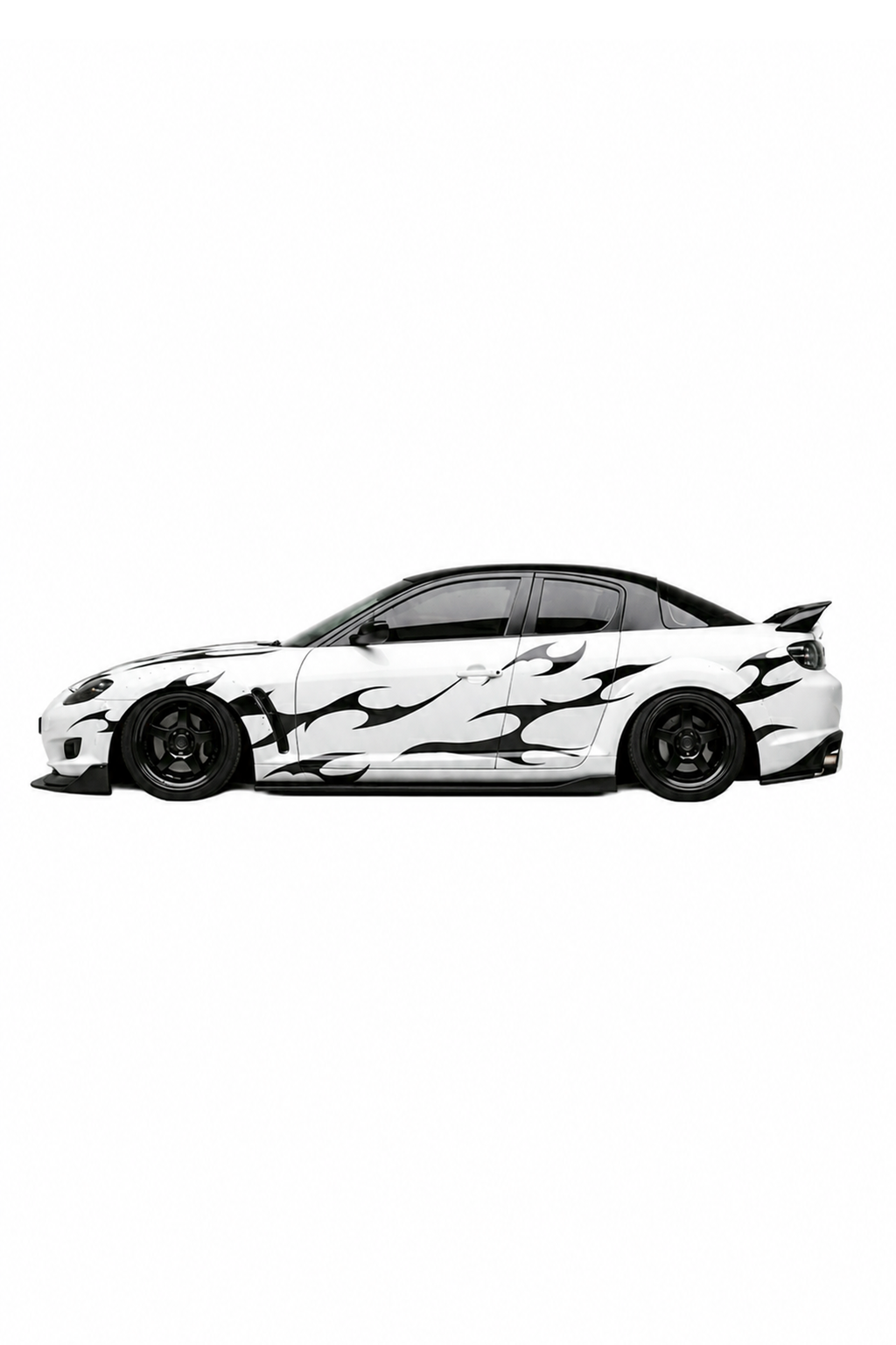 Coche con kit de vinilos tribales negros instalado en el lateral. Personalización rápida y de alto contraste para vehículos deportivos.