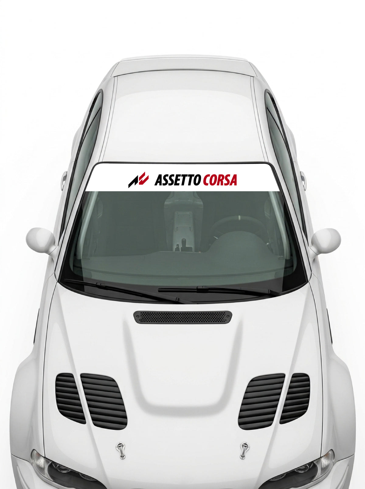 Coche con el parasol de vinilo Assetto Corsa blanco con el lettering ASSETTO en negro y CORSA en rojo instalado en el parabrisas