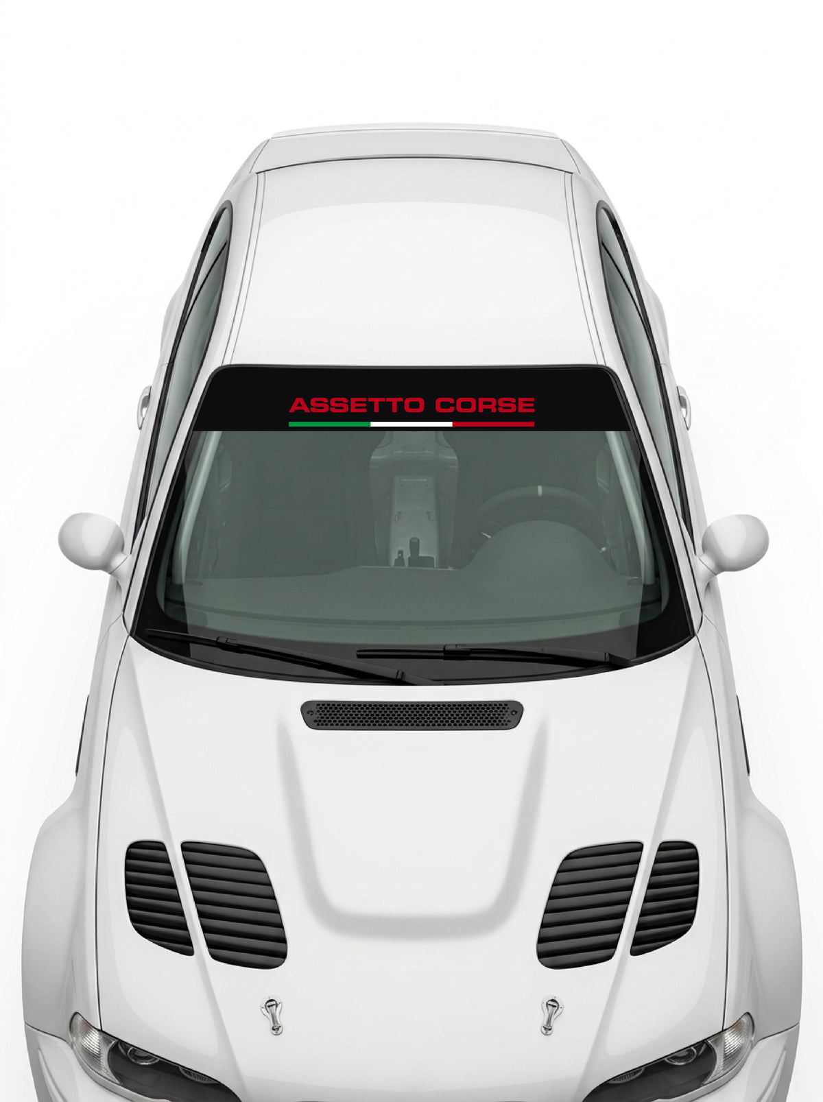 Coche con el parasol de vinilo Assetto Corsa negro con el lettering ASSETTO CORSE en rojo y la bandera italiana, instalado en el parabrisas
