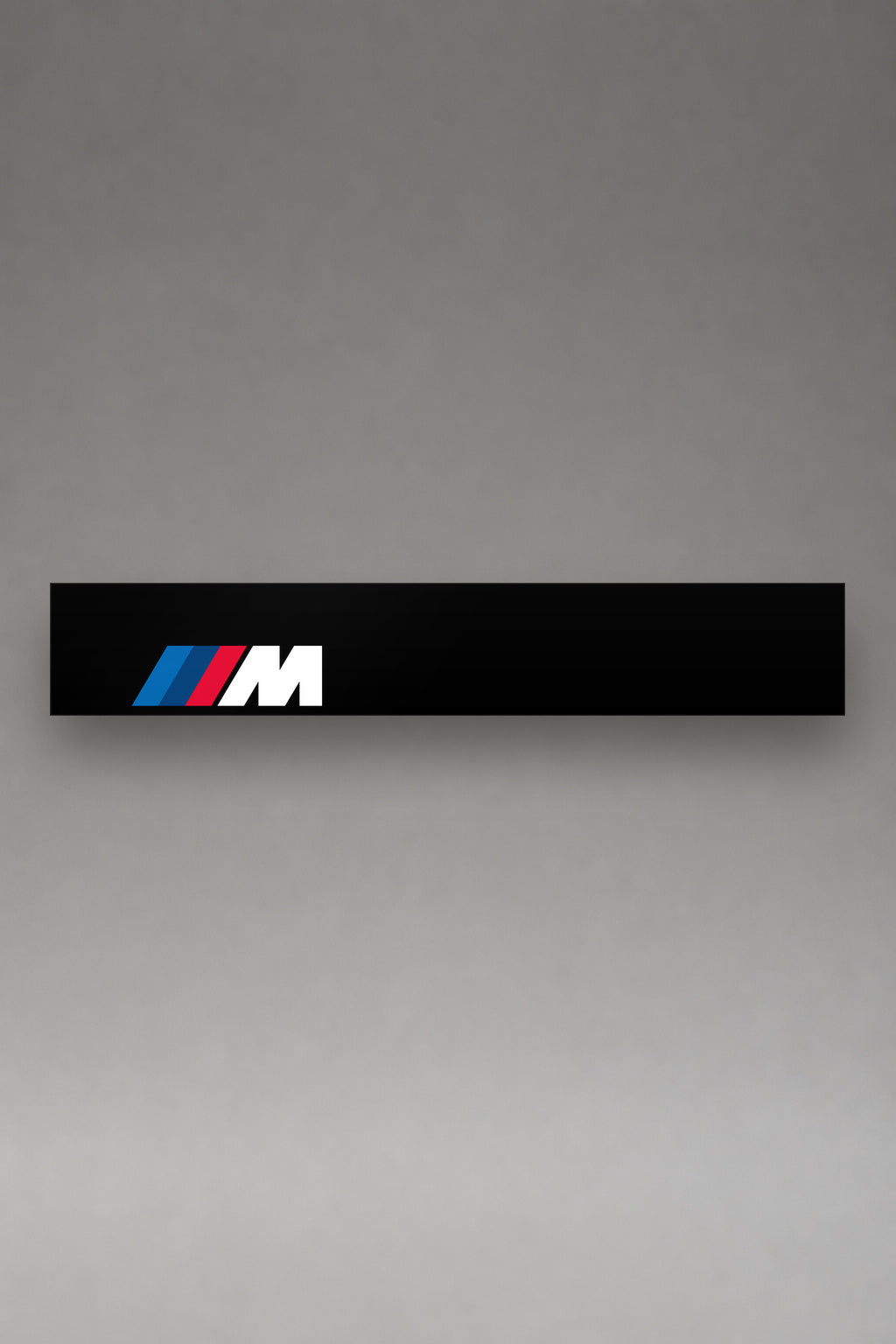 Parasol de vinilo BMW M · Logo de la División Deportiva Oficial, la tira entera de 150 x 25 cm vista de frente, de MOA-Grafics.