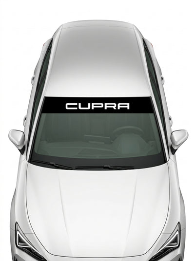 Coche con el parasol de vinilo Cupra negro con el lettering CUPRA en blanco centrado instalado en el parabrisas
