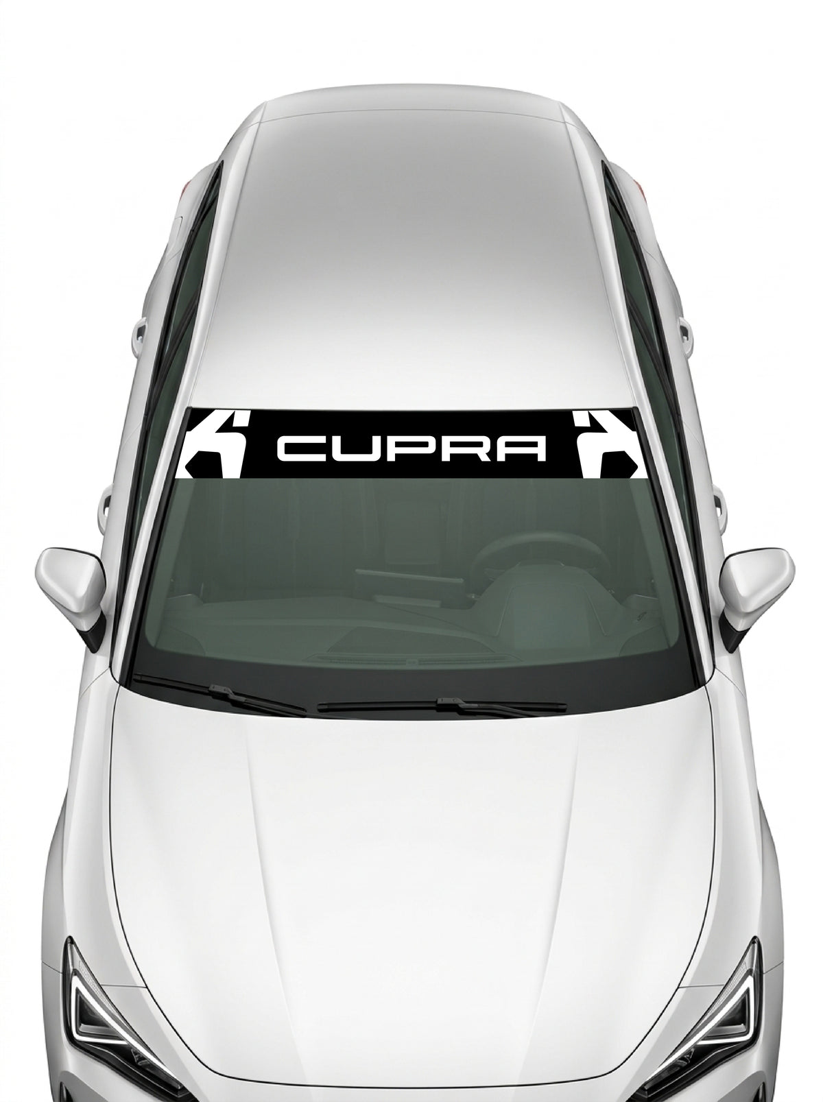 Coche con el parasol de vinilo Cupra negro con el lettering CUPRA en blanco y los emblemas recortados en los bordes instalado en el parabrisas
