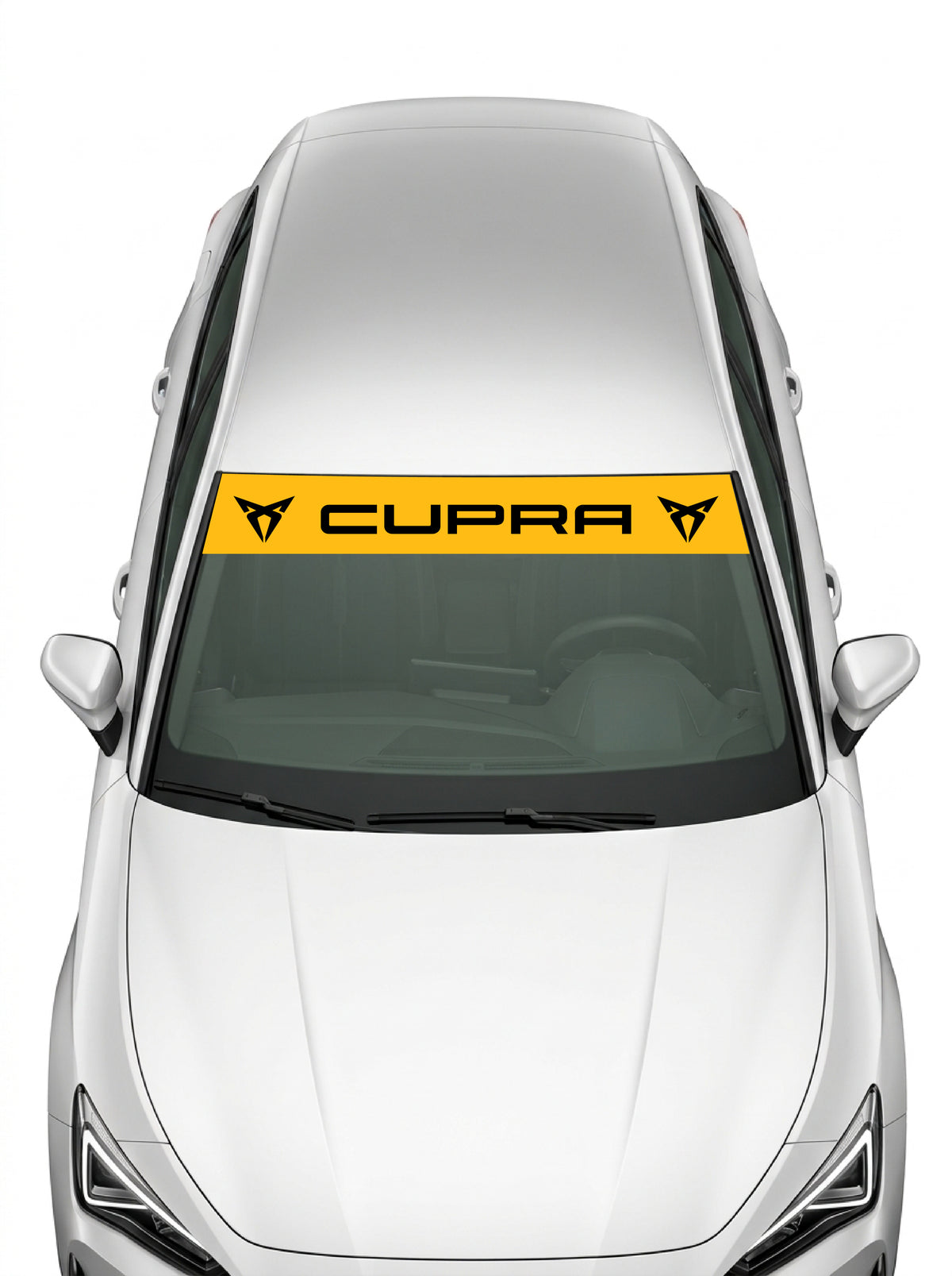 Coche con el parasol de vinilo Cupra amarillo con el lettering CUPRA en negro y el emblema tribal a los dos lados instalado en el parabrisas