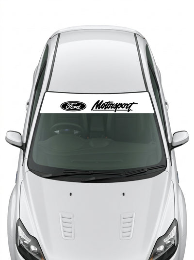 Parasol de vinilo Ford Motorsport blanco con el ovalo y el lettering enmarcados en un sello racing, instalado en el parabrisas de un Ford blanco