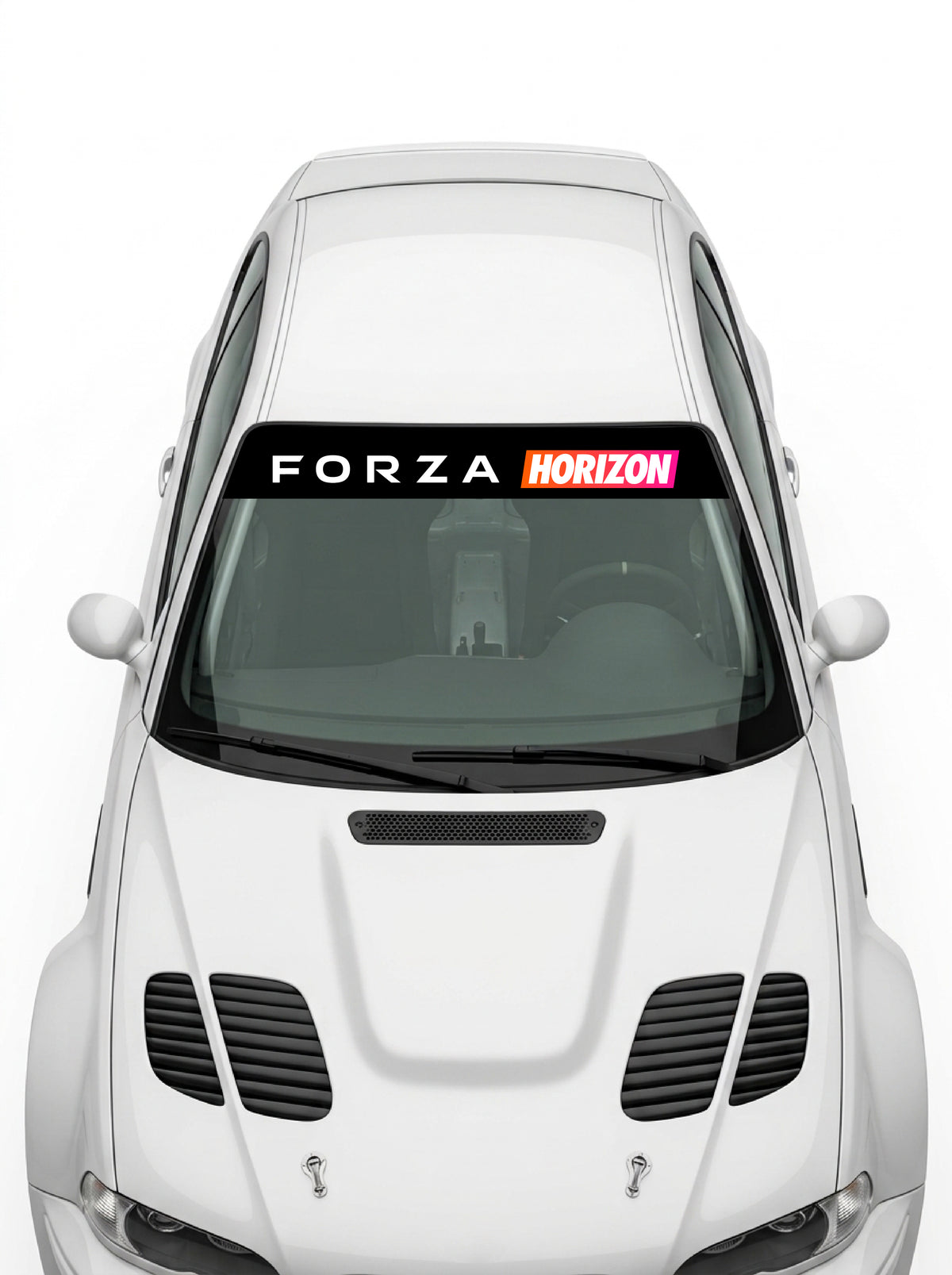 Coche con el parasol de vinilo Forza Horizon negro con el lettering FORZA en blanco y HORIZON sobre fondo naranja instalado en el parabrisas