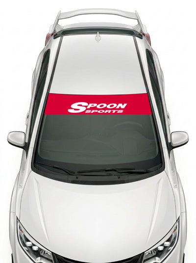 Parasol de vinilo Honda rojo con el logotipo del preparador Spoon Sports en blanco, instalado en el parabrisas de un Honda Civic blanco