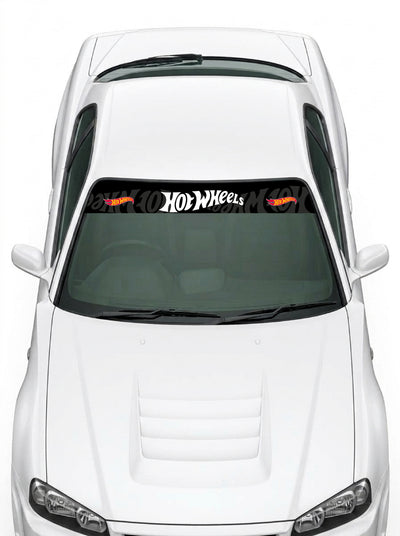 Coche con el parasol de vinilo Hot Wheels negro con el lettering en blanco y el patron de logotipos repetidos instalado en el parabrisas