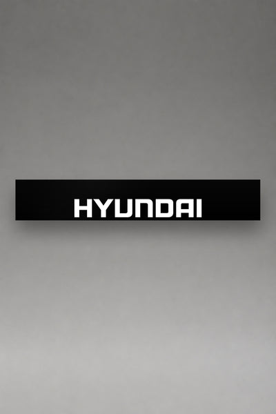 Parasol de vinilo Hyundai · Lettering Moderno Tipográfico, la tira entera de 150 x 25 cm vista de frente, de MOA-Grafics.