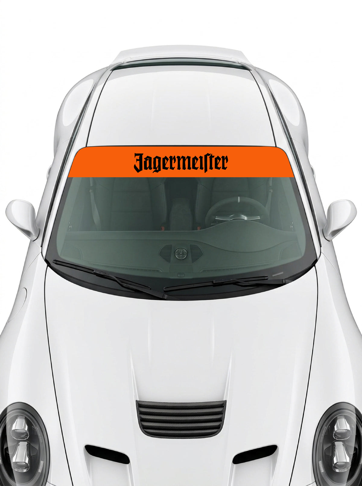 Coche con el parasol de vinilo Jagermeister naranja con el lettering Jagermeister en negro instalado en el parabrisas