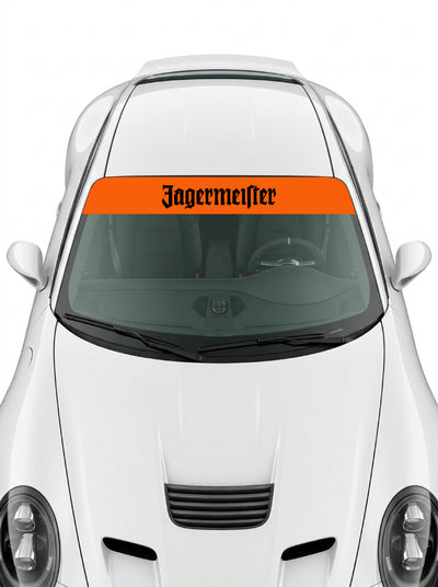 Coche con el parasol de vinilo Jagermeister naranja con el lettering Jagermeister en negro instalado en el parabrisas