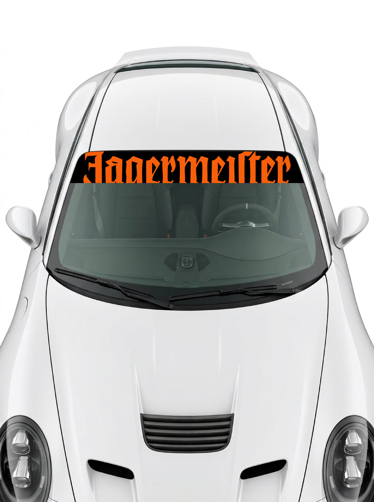 Coche con el parasol de vinilo Jagermeister negro con el lettering en naranja a todo lo ancho instalado en el parabrisas