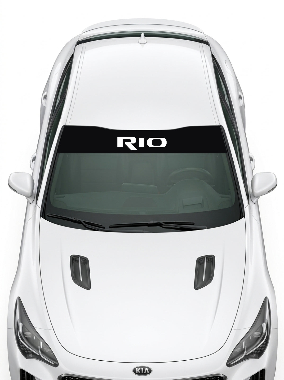 Coche con el parasol de vinilo Kia Rio negro con el lettering RIO en blanco instalado en el parabrisas
