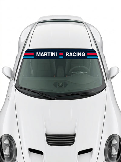 Coche con el parasol de vinilo Martini Racing azul marino con el lettering MARTINI RACING en blanco y los bloques de franjas azules y rojas a los dos lados instalado en el parabrisas