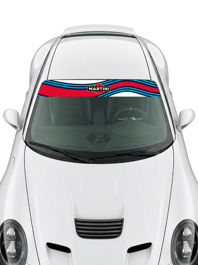 Coche con el parasol de vinilo Martini Racing con la franja roja ancha y las lineas azules onduladas y el logo Martini centrado instalado en el parabrisas