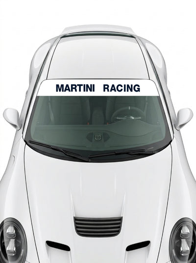 Coche con el parasol de vinilo Martini Racing blanco con el lettering MARTINI RACING en azul marino instalado en el parabrisas
