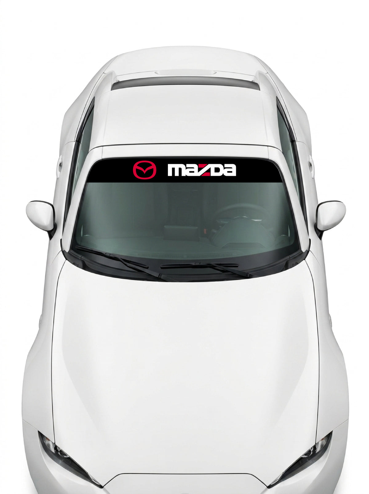 Coche con el parasol de vinilo Mazda negro con el emblema oval en rojo y el lettering MAZDA en blanco instalado en el parabrisas