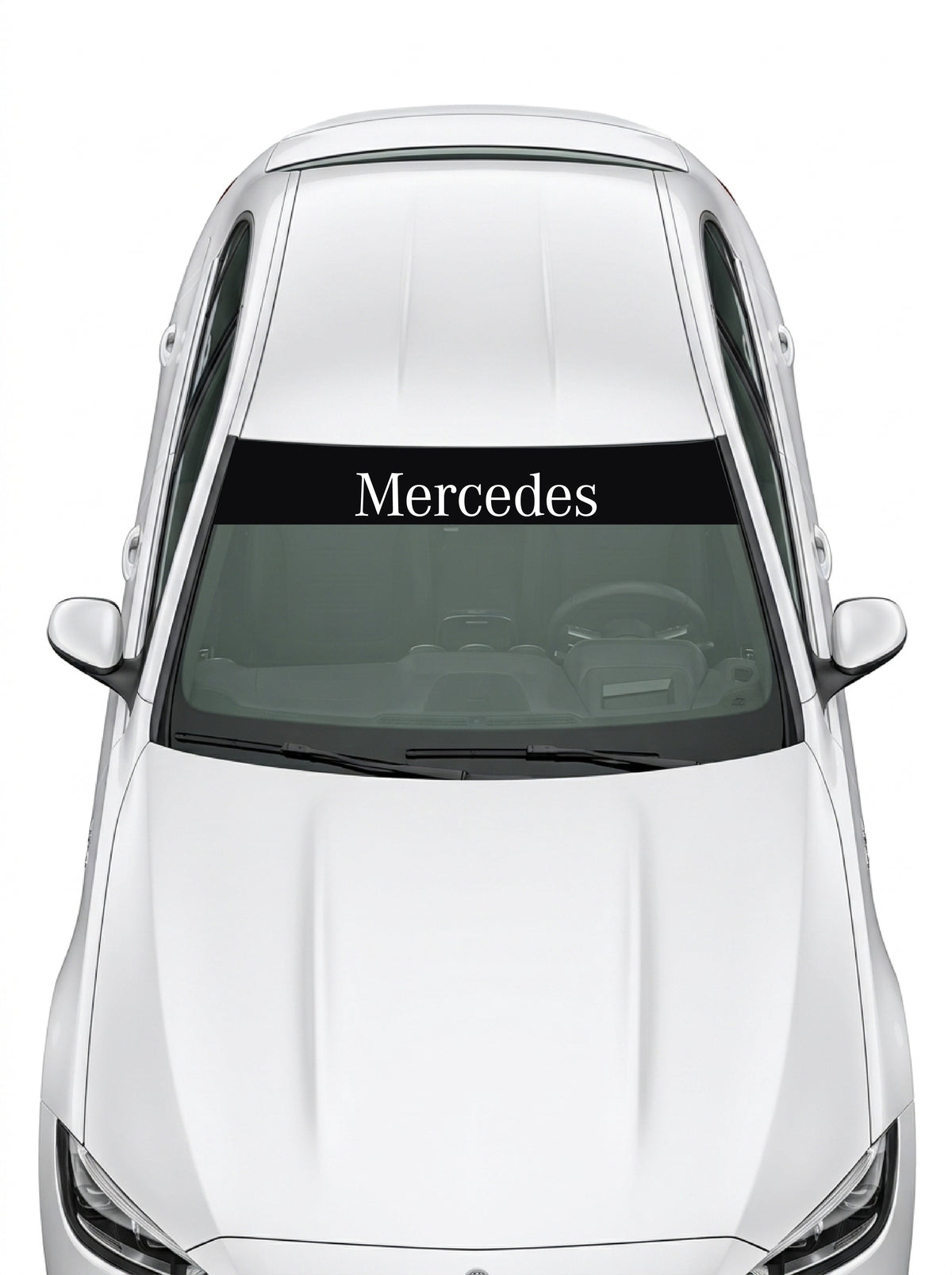 Coche con el parasol de vinilo Mercedes-Benz negro con el lettering Mercedes en blanco instalado en el parabrisas