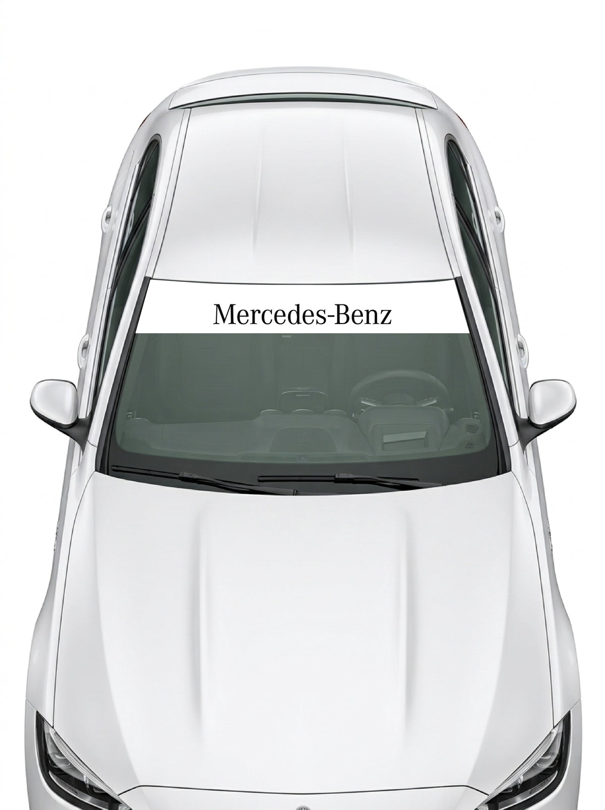 Coche con el parasol de vinilo Mercedes-Benz blanco con el lettering Mercedes-Benz en negro instalado en el parabrisas