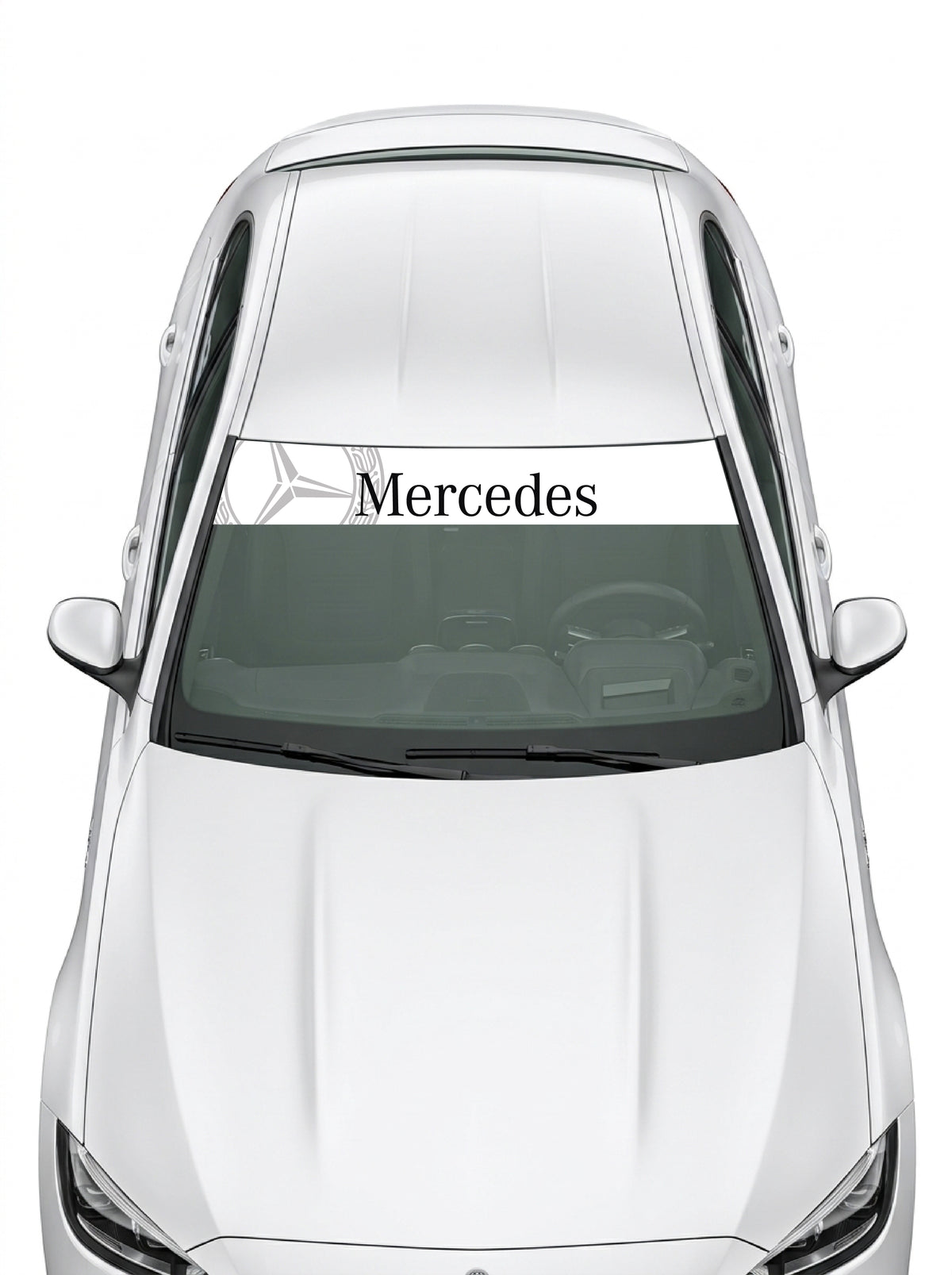 Coche con el parasol de vinilo Mercedes-Benz blanco con la estrella de tres puntas y el lettering Mercedes en negro instalado en el parabrisas