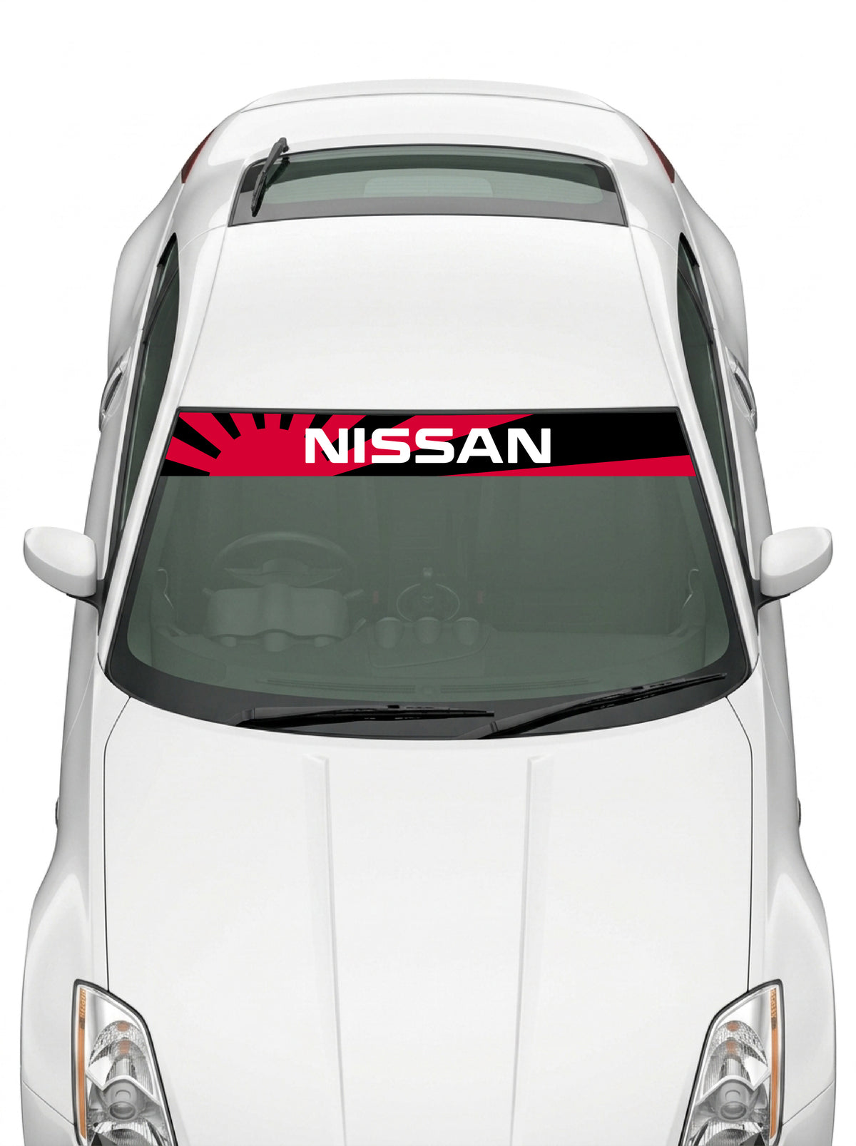 Coche con el parasol de vinilo Nissan negro con el sol naciente en rojo y el lettering NISSAN en blanco instalado en el parabrisas