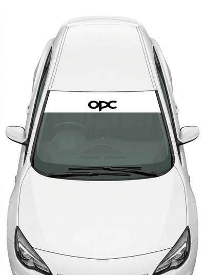 Coche con el parasol de vinilo Opel OPC blanco con el lettering OPC en negro instalado en el parabrisas