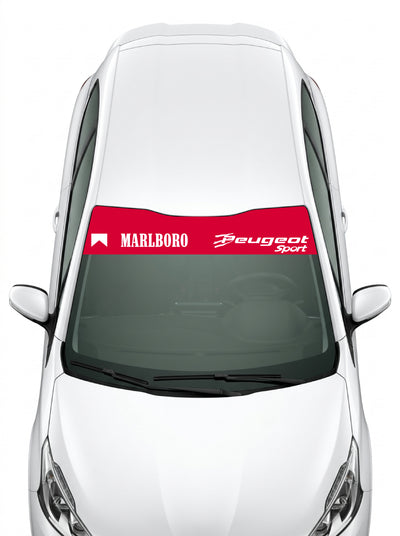 Coche con el parasol de vinilo Peugeot rojo con el lettering MARLBORO y el logo Peugeot Sport de la livrea de Le Mans instalado en el parabrisas