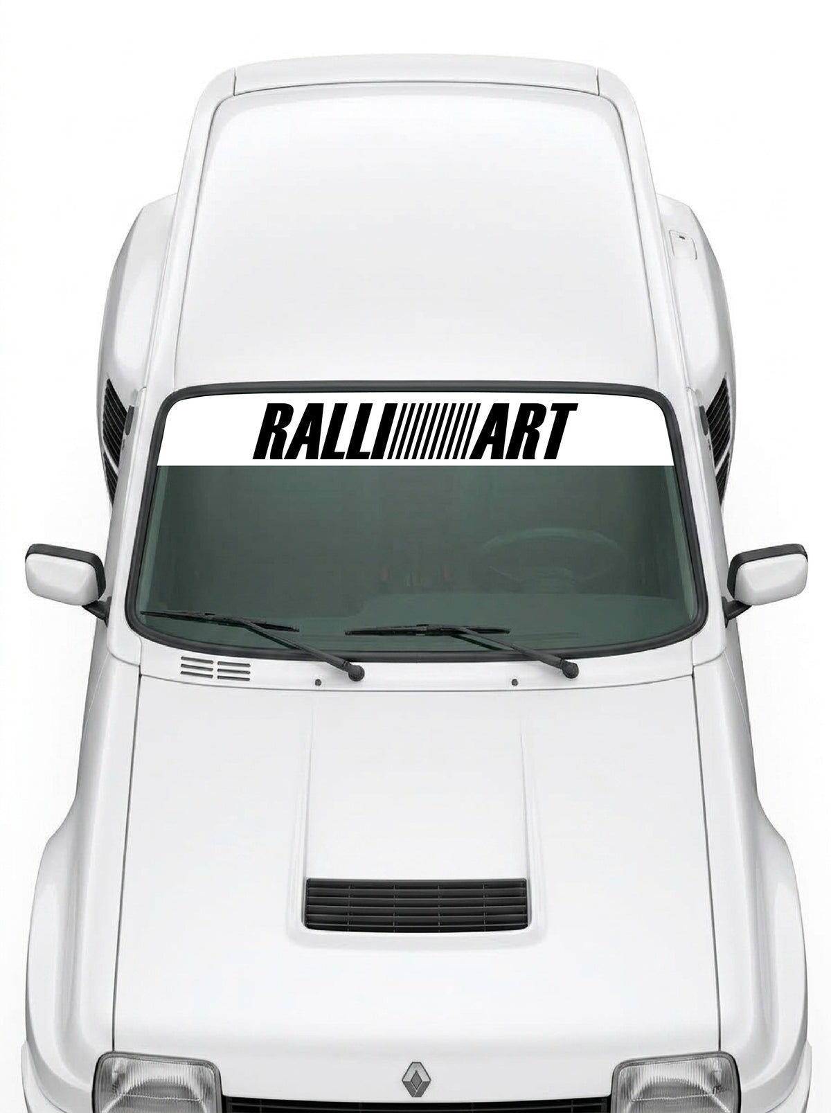 Coche con el parasol de vinilo Ralliart blanco con el lettering RALLIART en negro instalado en el parabrisas