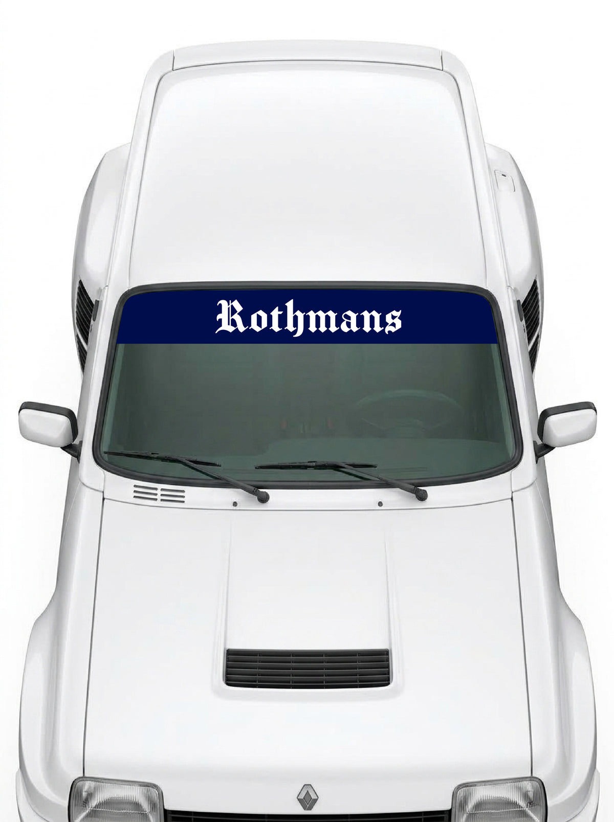 Coche con el parasol de vinilo Rothmans azul marino con el lettering Rothmans en blanco centrado instalado en el parabrisas