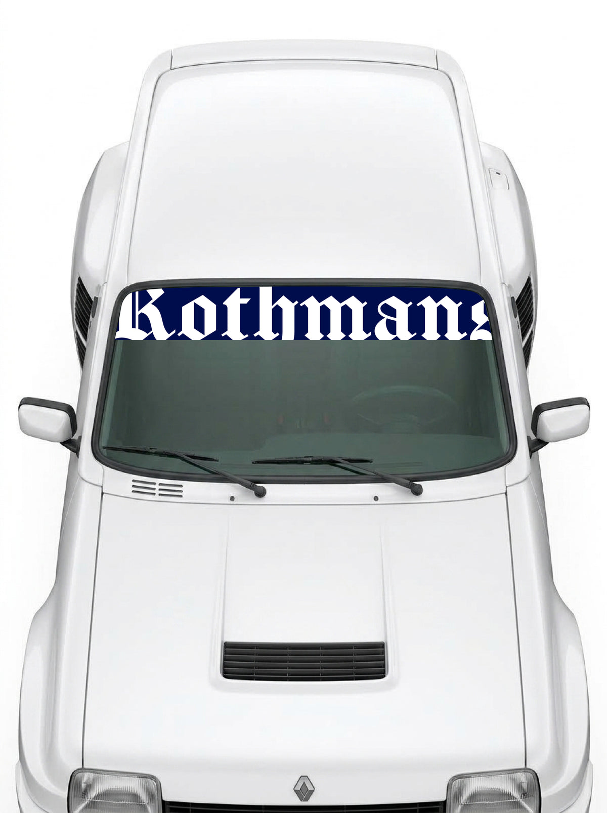 Coche con el parasol de vinilo Rothmans con el lettering Rothmans en tipografia gotica de trazo grueso instalado en el parabrisas