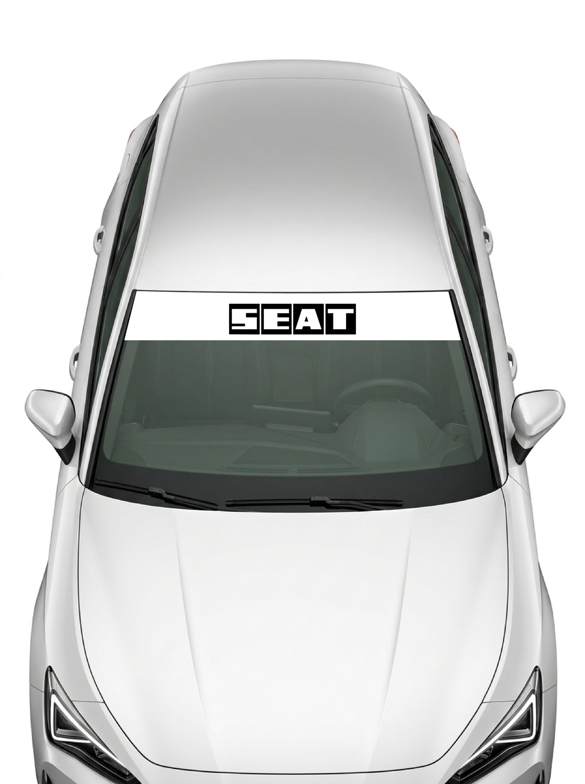 Coche con el parasol de vinilo Seat blanco con el sello historico de SEAT en recuadros negros instalado en el parabrisas