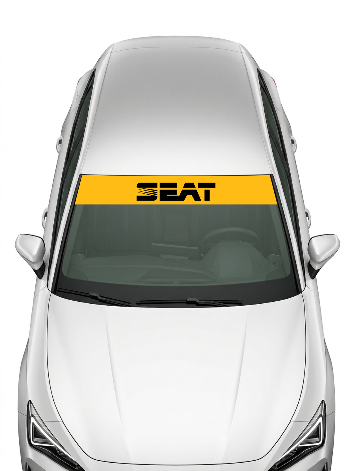 Coche con el parasol de vinilo Seat amarillo con el lettering SEAT en negro y las lineas de velocidad en la S instalado en el parabrisas