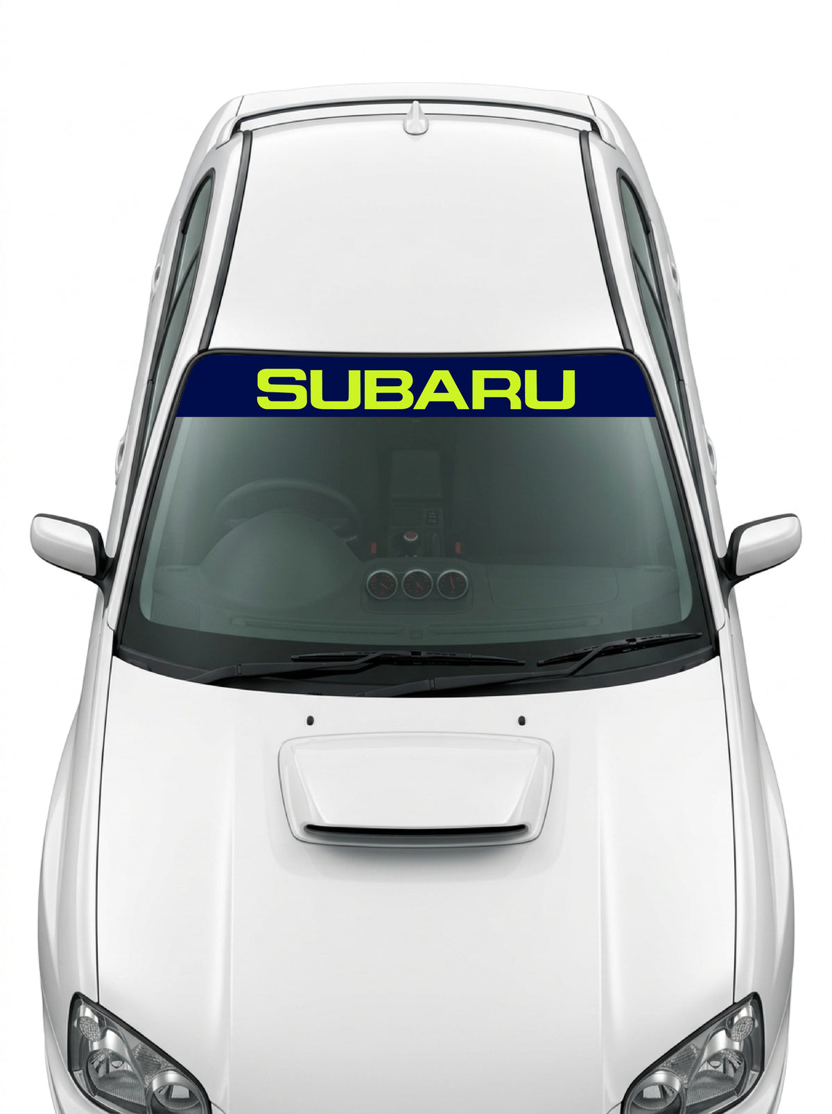 Coche con el parasol de vinilo Subaru azul marino con el lettering SUBARU en lima instalado en el parabrisas