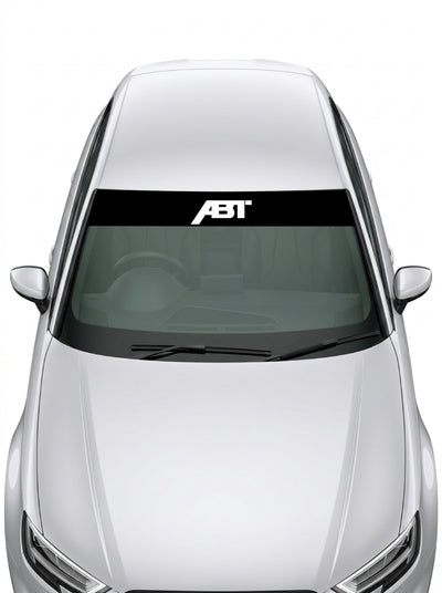 Parasol de vinilo Audi ABT de 150x25 cm en negro con el lettering ABT Sportsline en blanco, instalado en el parabrisas de un coche