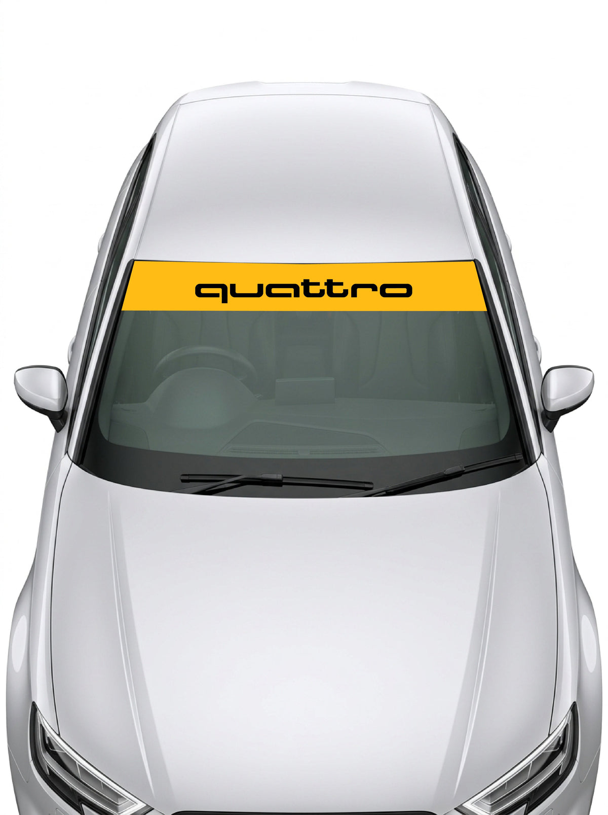 Parasol de vinilo Audi Quattro de 150x25 cm en amarillo con el lettering quattro en negro, instalado en el parabrisas de un coche