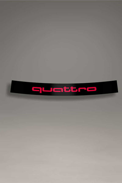 Parasol de vinilo negro para Audi Quattro con el logo en color rojo. Accesorio tuning para el parabrisas con estilo racing.

