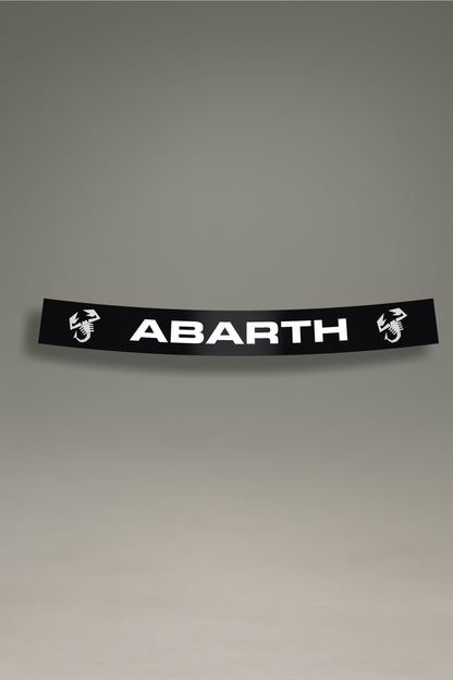Parasol de vinilo negro con el logo del escorpión y el texto 'Abarth' en blanco. Accesorio deportivo de MOA-Grafics para proteger y personalizar el parabrisas de vehículos Fiat.