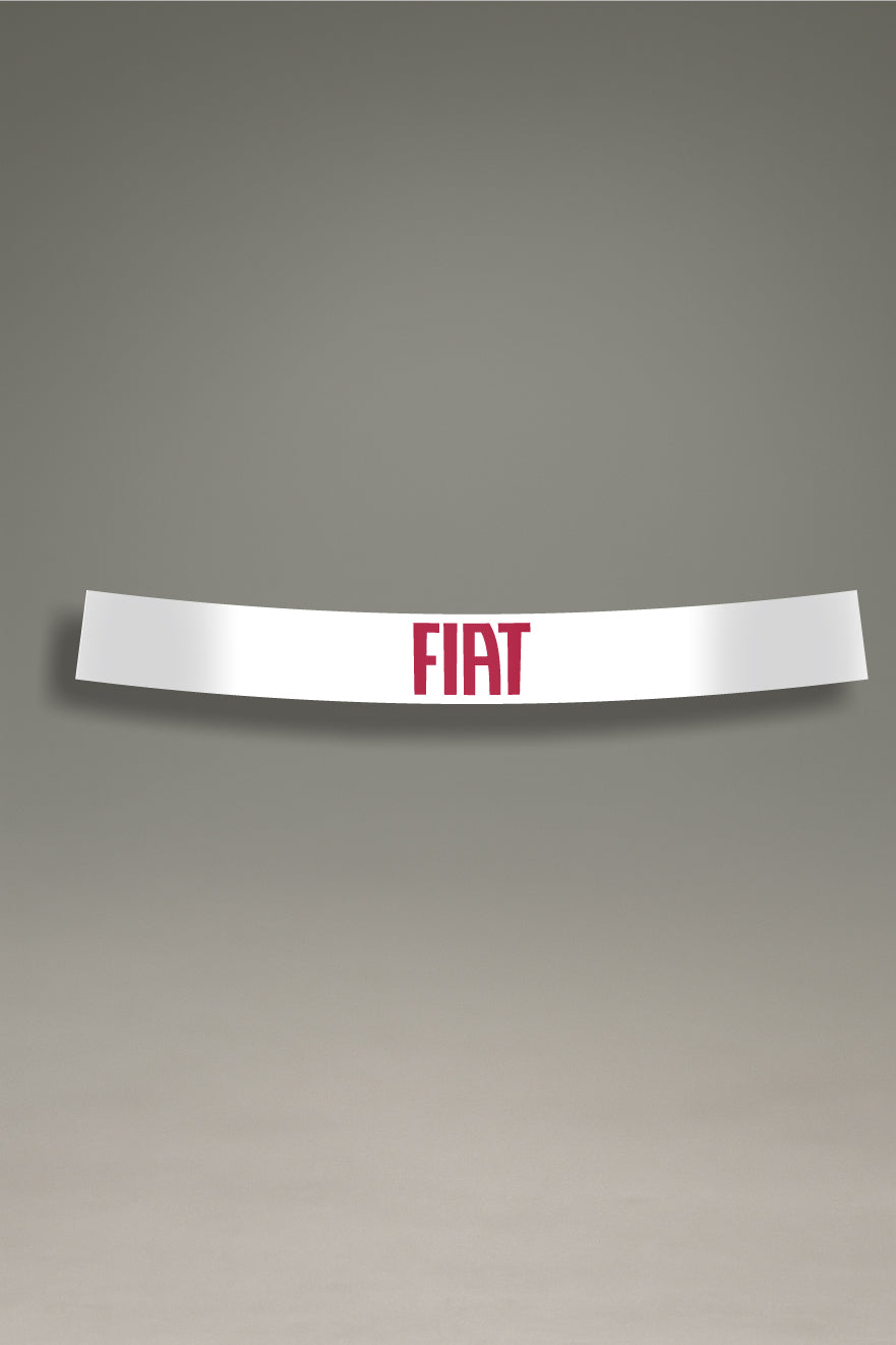 Parasol de vinilo blanco con el logotipo moderno de Fiat en rojo. Un accesorio de estilo deportivo de MOA-Grafics para personalizar tu vehículo y protegerlo de los rayos UV.