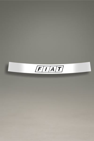 Parasol de vinilo negro con el logotipo retro de Fiat en blanco. Un accesorio de estilo vintage de MOA-Grafics para personalizar y proteger el parabrisas de cualquier vehículo Fiat.