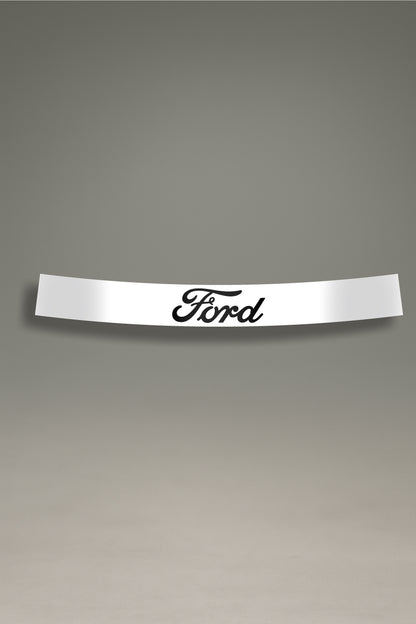 Parasol de vinilo blanco con el logotipo script de Ford en negro. Accesorio de MOA-Grafics para dar un toque de estilo clásico y elegante a tu coche y protegerlo de los rayos UV.