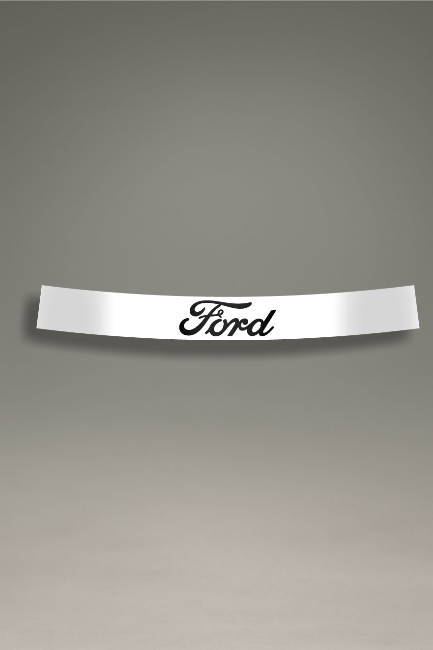 Parasol de vinilo blanco con el logotipo script de Ford en negro. Accesorio de MOA-Grafics para dar un toque de estilo clásico y elegante a tu coche y protegerlo de los rayos UV.