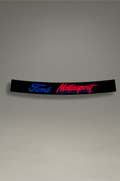 Parasol de vinilo blanco con el logotipo clásico de Ford Motorsport en azul y rojo. Un accesorio de competición de MOA-Grafics para personalizar vehículos Ford y proteger el interior.
