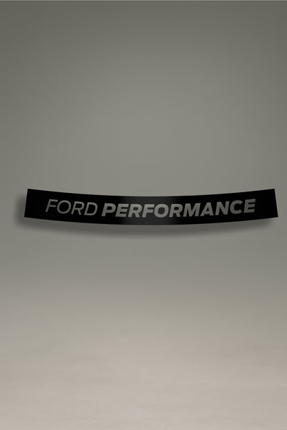 Parasol de vinilo negro con el logotipo de Ford Performance recortado (transparente). Un accesorio de MOA-Grafics para crear un efecto visual único en el parabrisas de tu Ford.
