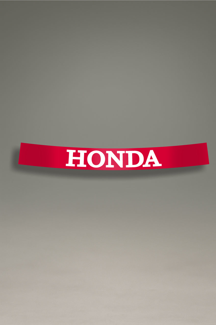 Parasol de vinilo rojo para coche con el logotipo moderno de Honda en blanco. Accesorio de MOA-Grafics para personalizar vehículos Honda con un estilo JDM.