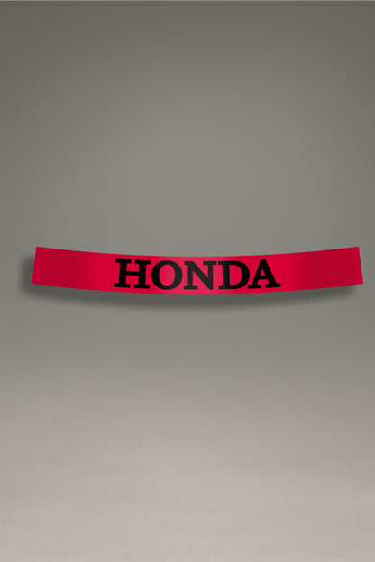 Parasol de vinilo rojo para coche con el logotipo moderno de Honda en negro. Un accesorio de personalización de MOA-Grafics para proteger el parabrisas del sol.