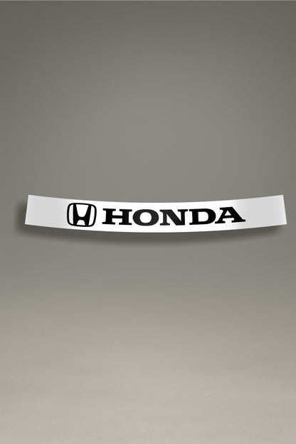 Parasol de vinilo blanco con el logotipo oficial de Honda en negro. Un accesorio de personalización de MOA-Grafics para proteger el parabrisas del sol.