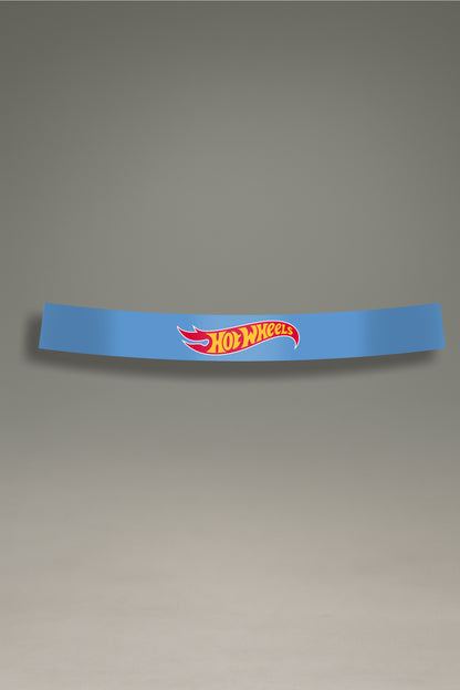 Parasol de vinilo azul claro con el logotipo clásico de Hot Wheels. Un accesorio de MOA-Grafics para personalizar y proteger el parabrisas de tu vehículo.