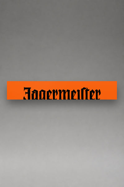 Parasol de vinilo Jagermeister naranja con el lettering gotico de la marca en negro, la tira entera de 150 x 25 cm vista de frente, de MOA-Grafics.