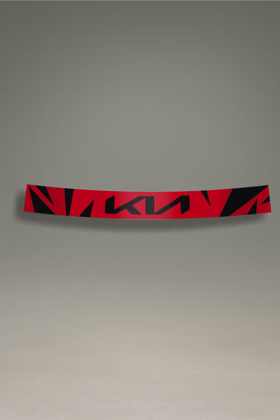 Parasol de vinilo negro con el logotipo de Kia integrado en un patrón geométrico rojo. Un accesorio de estilo urbano de MOA-Grafics para personalizar y proteger tu vehículo.